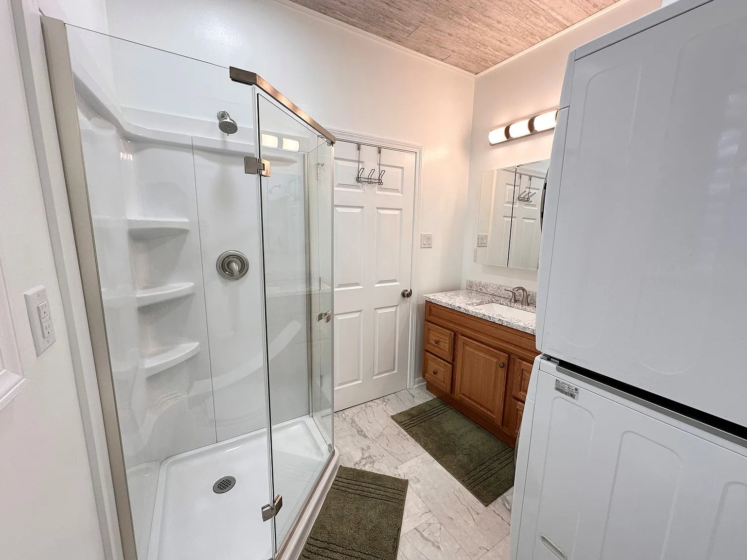 2 bed, 1050 sqft, $2,200 — Photo 3