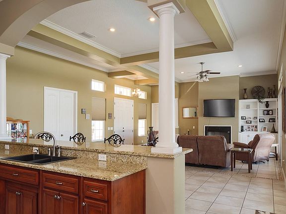 4th image of 152 SW Nightshade Dr
