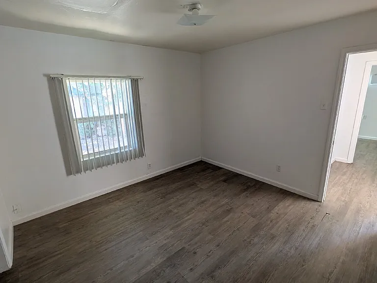 140.5 S G St — Photo 7