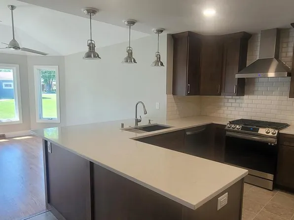 11340 8th AVENUE, Pleasant Prairie, WI 53158