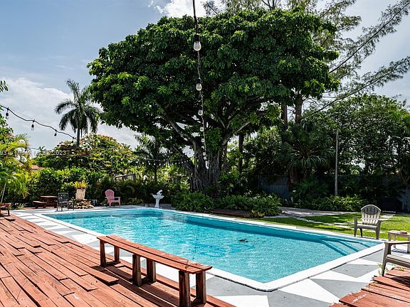 2nd image of 286 N Biscayne River Dr