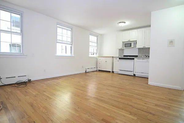 Rented by FirstService Realty (legacy) | media 23