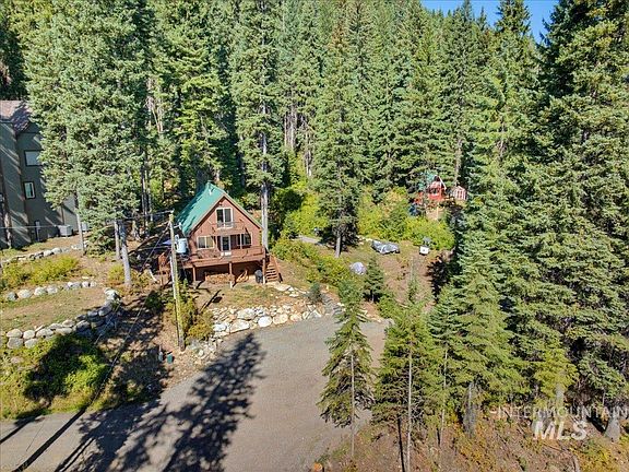 3rd image of 2445 Maverick Rd