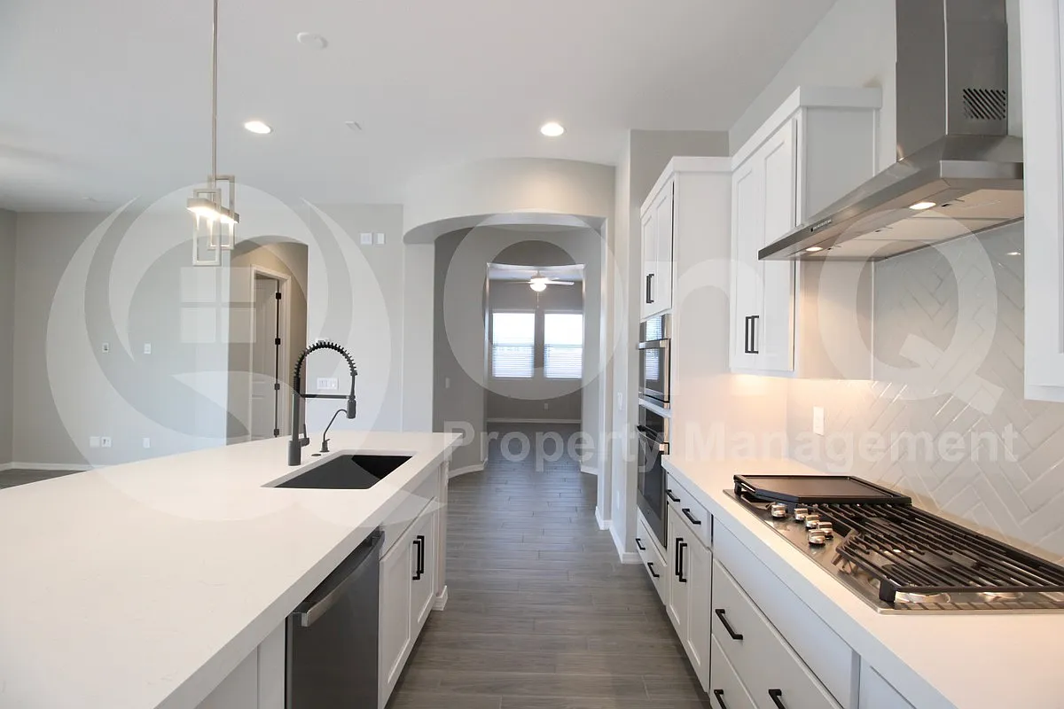 3 bed, 3.0 bath, 1863 sqft, $2,999 — Photo 4