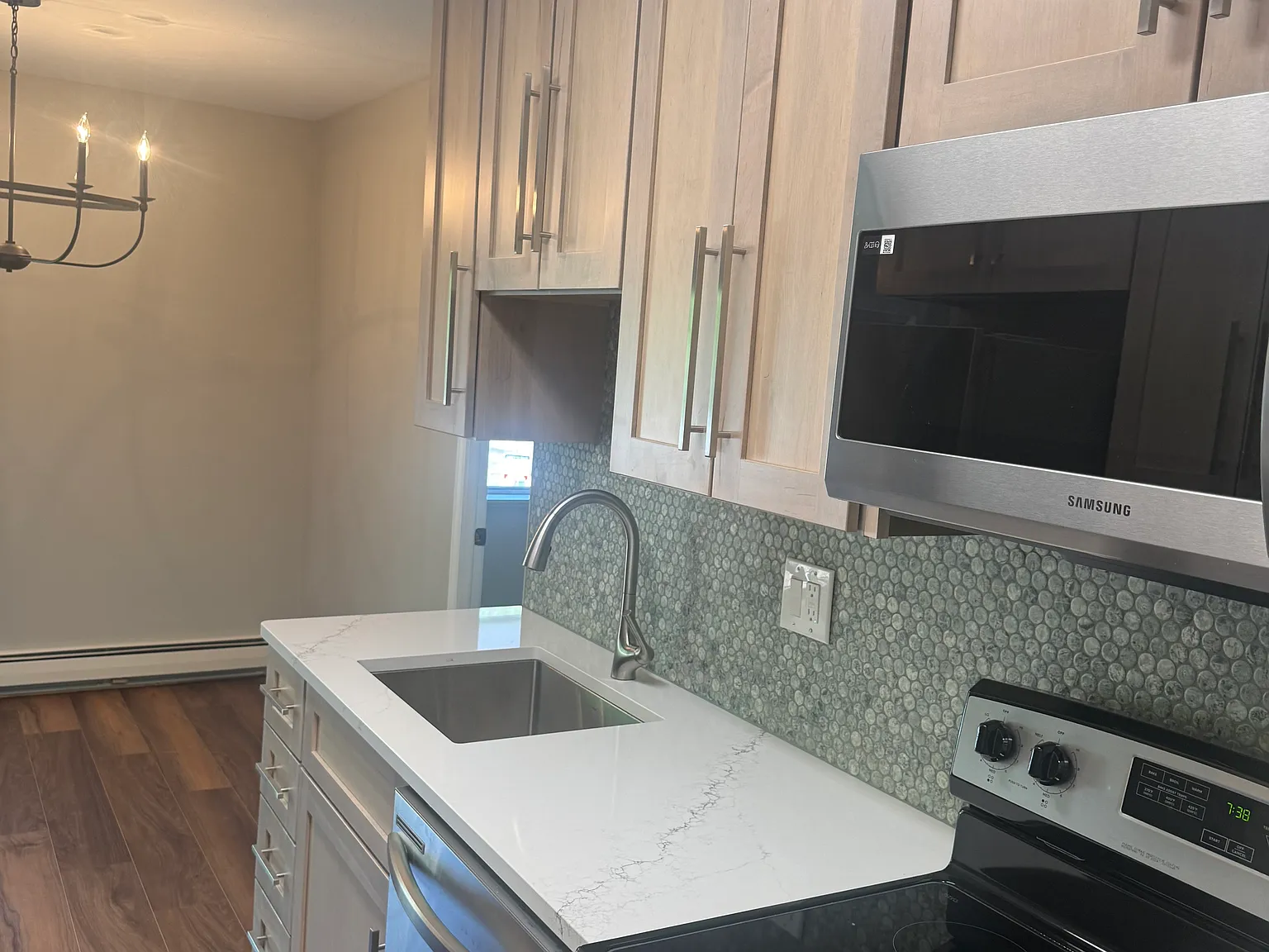 3 bed, 1043 sqft, $2,500 — Photo 3