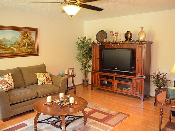 2nd image of 1550 Pine Grove Ct