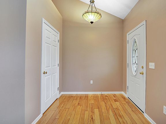 3rd image of 11821 Champagne Ln