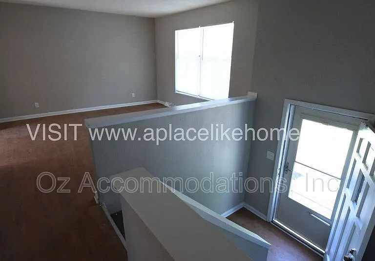 1105 W Elm Ter — Photo 4