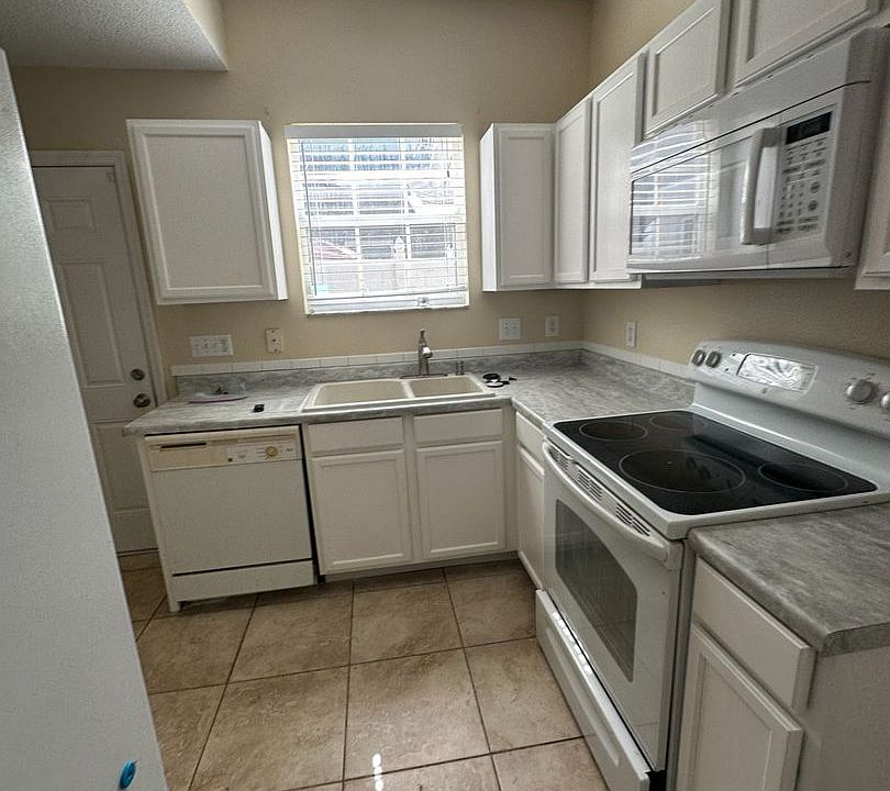 2nd image of 13039 Center Square Dr