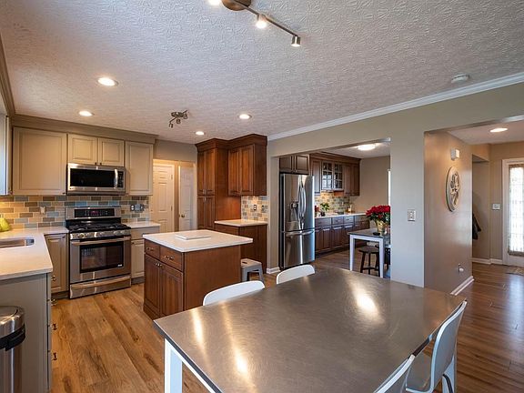 4th image of 816 Warthling Ct