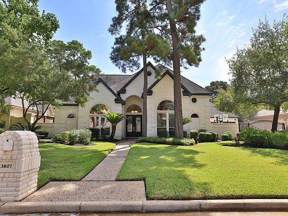 3rd image of 13807 Pegasus Rd