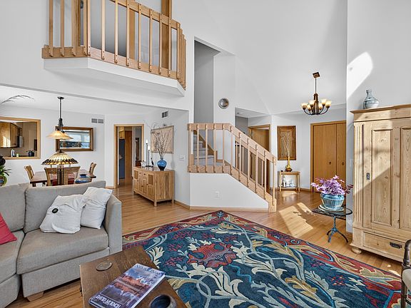 5th image of 210 Jenna Dr