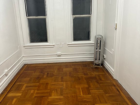 3rd image of 652 E 225th St #2A