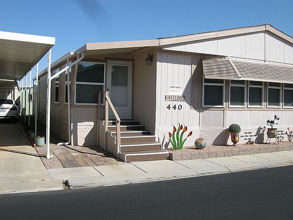 curb view front entry