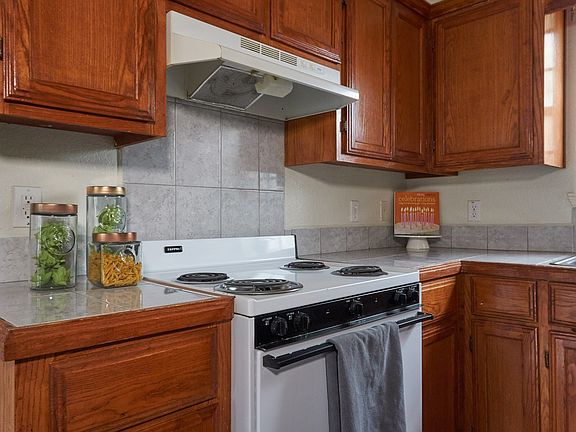 5th image of 418 Gastel Cir APT 19