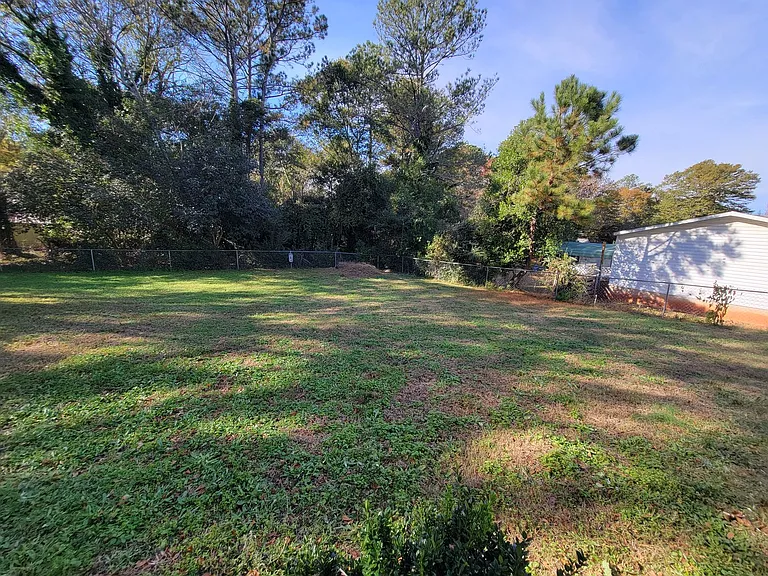 220 Gilleland Dr — Photo 13