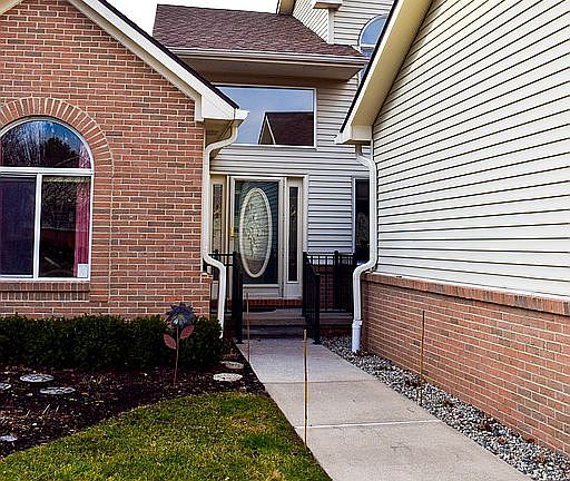 FRONT WALKWAY