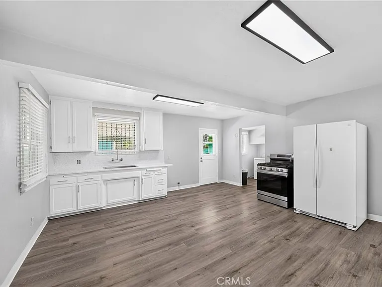 10107 Eduardo Ave — Photo 4