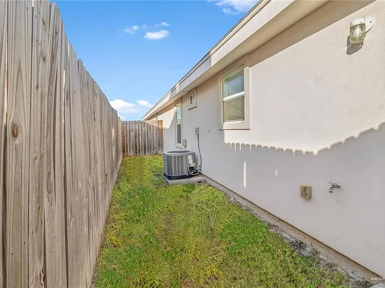 2019 Stardust Ln #4 — Photo 3