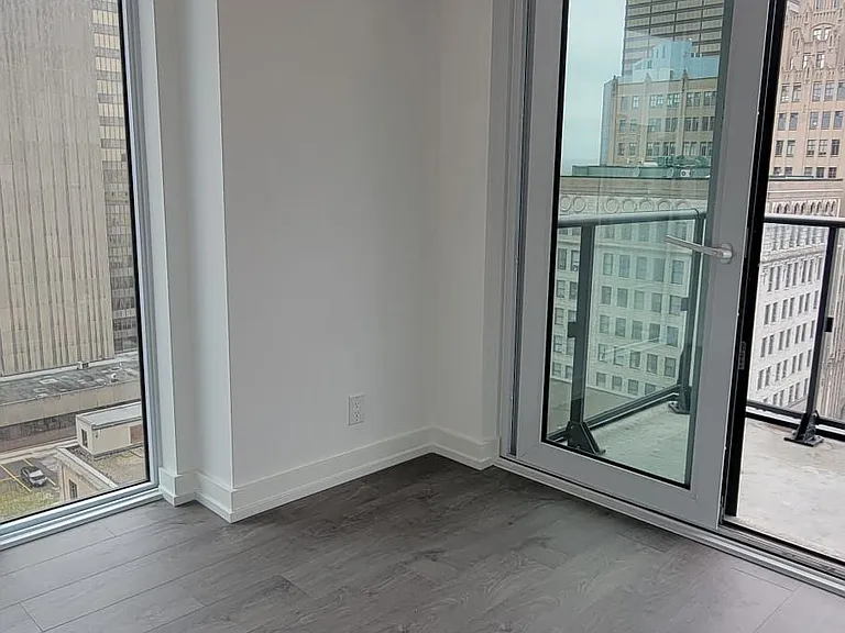 75 James St S #1202 — Photo 12