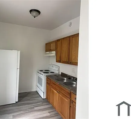 1324 Academy Ave — Photo 1
