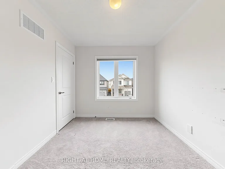 2046 Cameron Lott Cres — Photo 19