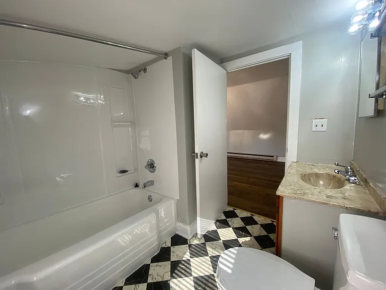 1105 Bloomingdale Pike — Photo 8