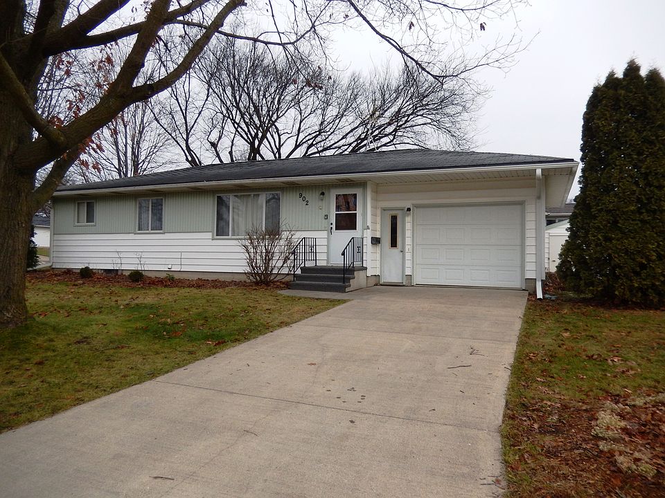 902 W 3rd Street, Sumner, IA