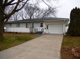 902 W 3rd St, Sumner, IA 50674