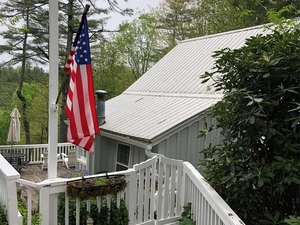 92 Oak St, Highlands, NC 28741