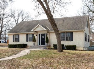 102 N Main St, Tonganoxie, KS 66086