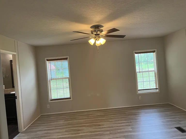 571 Berry Shls — Photo 3