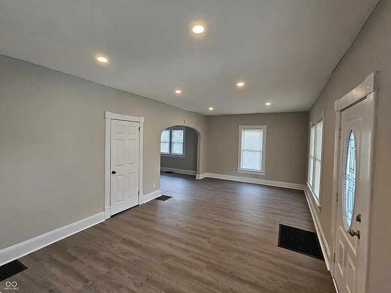 351 Congress Ave — Photo 4