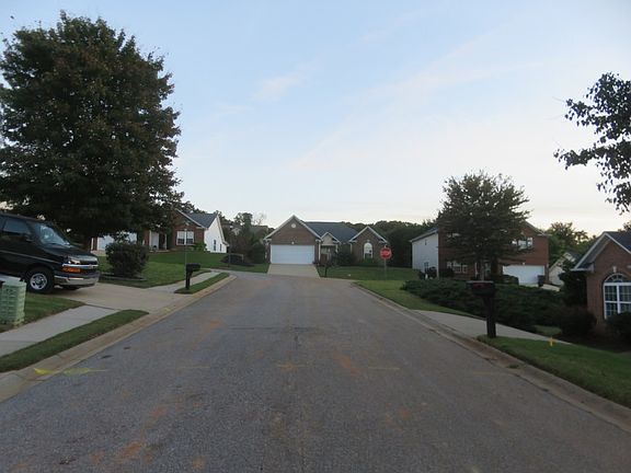 4th image of 25 Echo Valley Dr