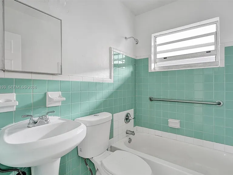 29 SW 8th Ave #1 — Photo 8