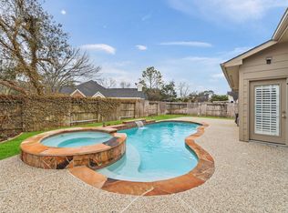 8702 Saratoga Dr, Sugar Land, TX 77479