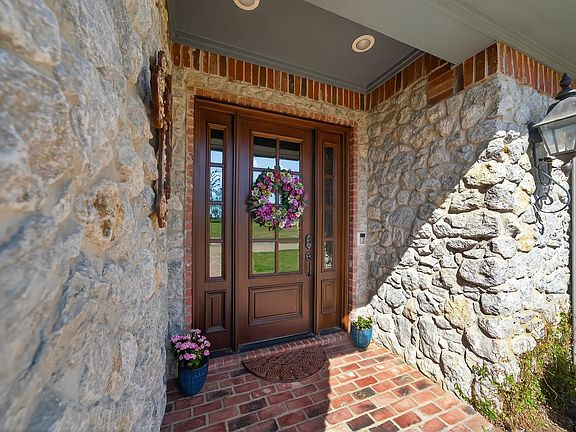 4th image of 535 Riata Rd