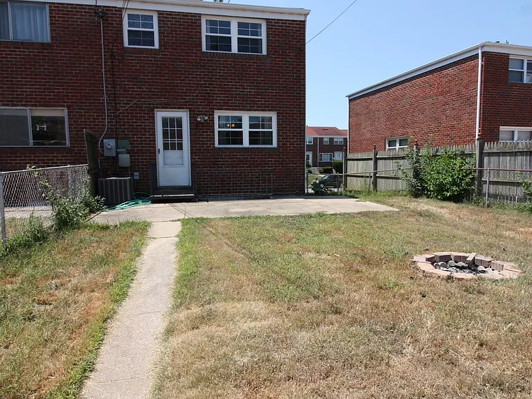 1128 Circle Dr — Photo 29