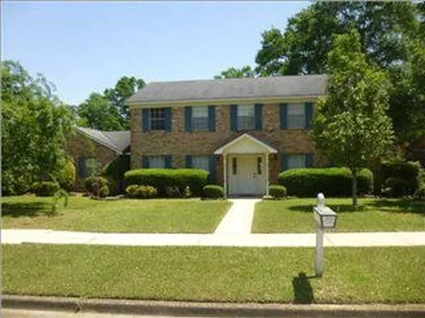 2301 Lantern Ln E, Mobile, AL 36693
