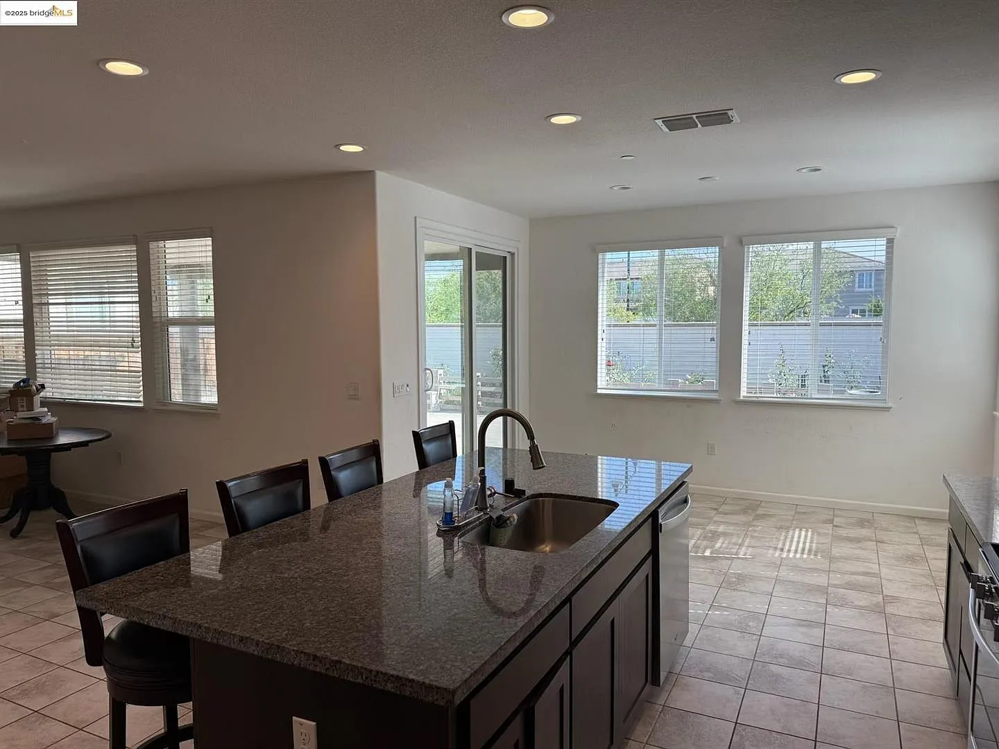 4 bed, 2209 sqft, $3,300 — Photo 3