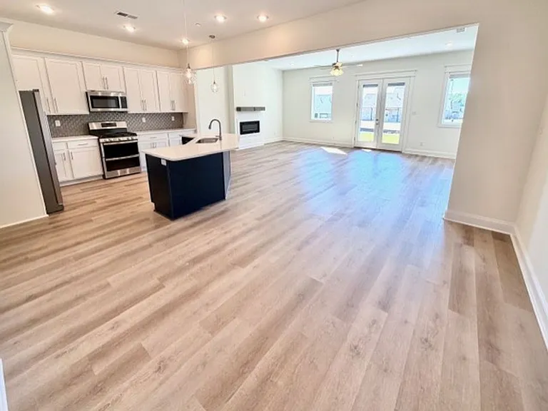4871 Chatelet Dr — Photo 4