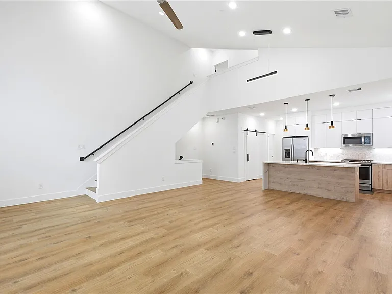1307 Bayou St #B — Photo 12