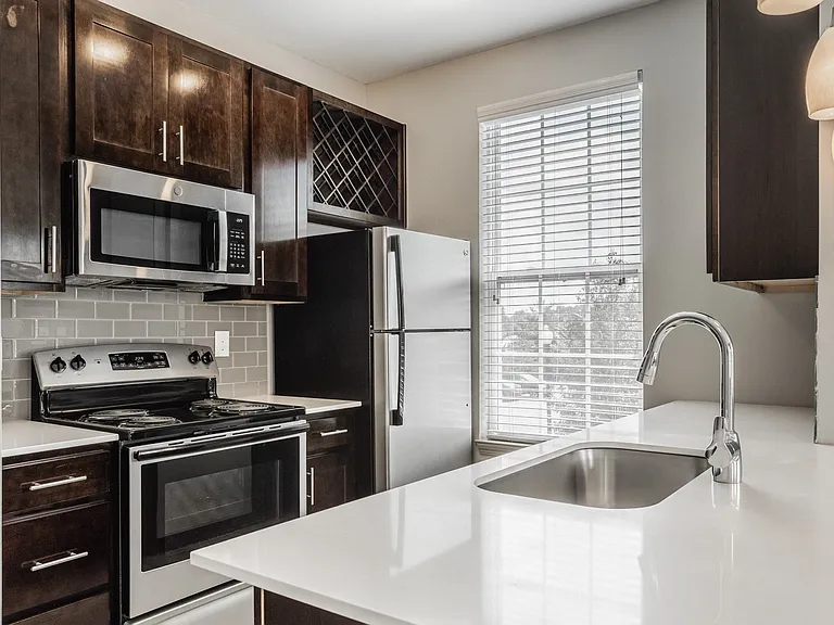 The Avenue at Polaris Apartments — Photo 4