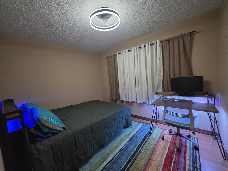 1528 N Yale Blvd — Photo 7