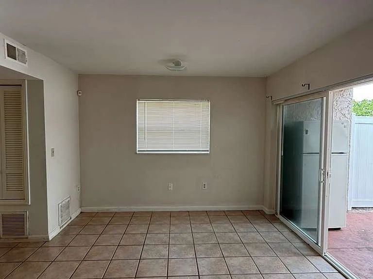1135 Grove St — Photo 10