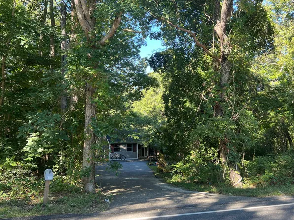 140 Ridge Rd, Ridge, NY 11961