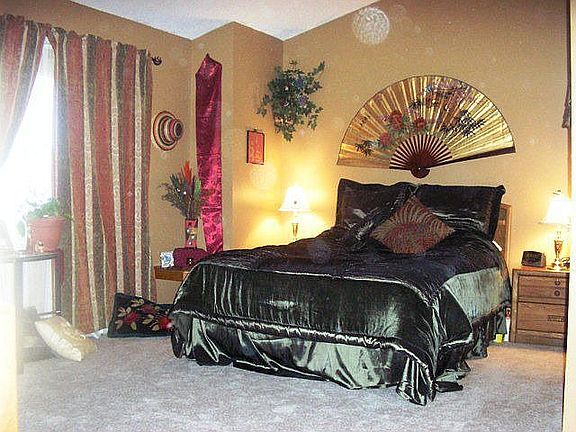 Master BR w/walk closets