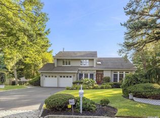 1 Pine Meadow Pl, Commack, NY 11725