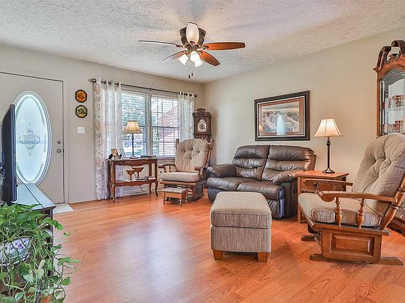 2nd image of 3308 Clearbrook St N