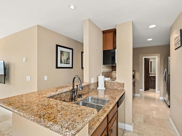 935 Genter St #207 — Photo 4